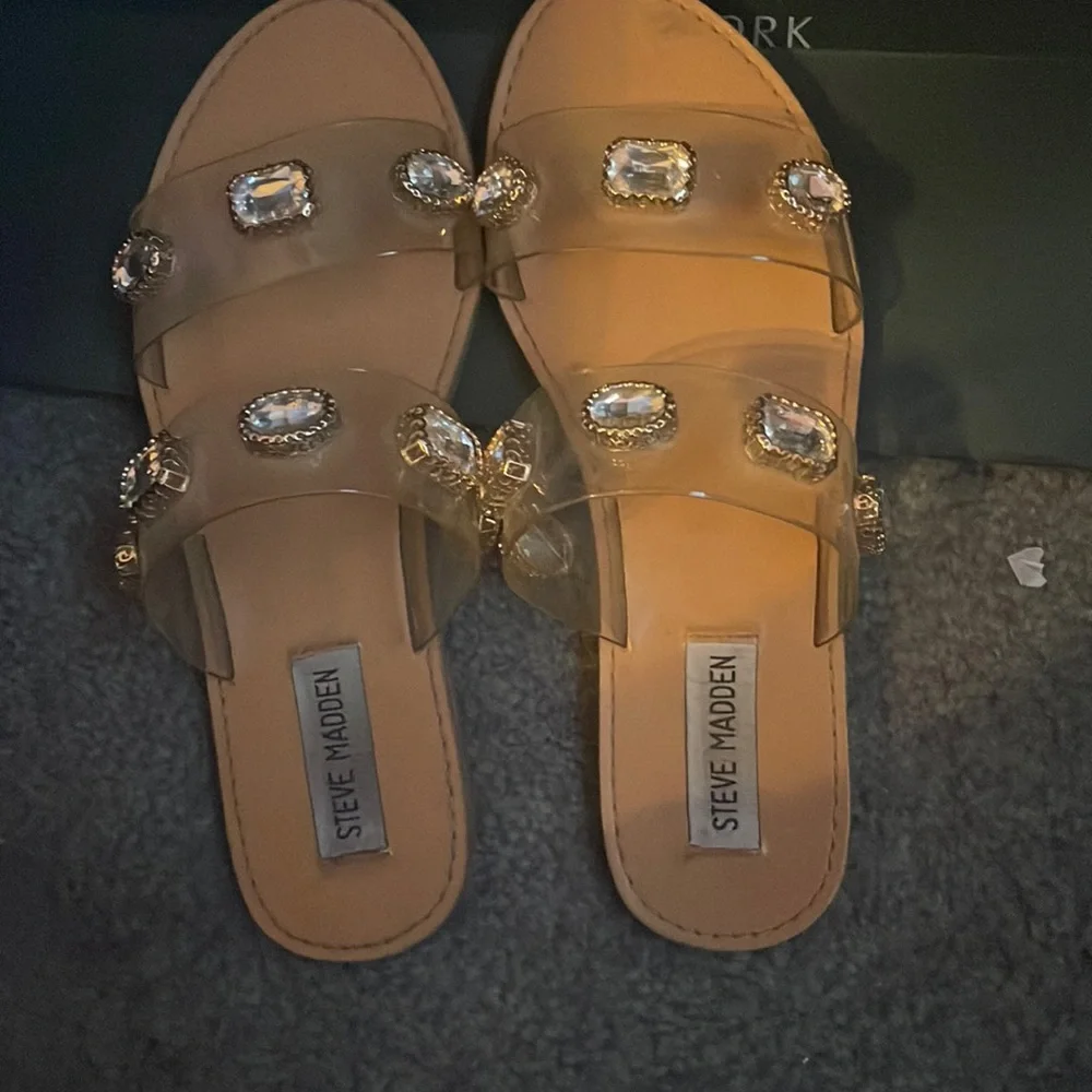 Sandals - Picture 1 of 2